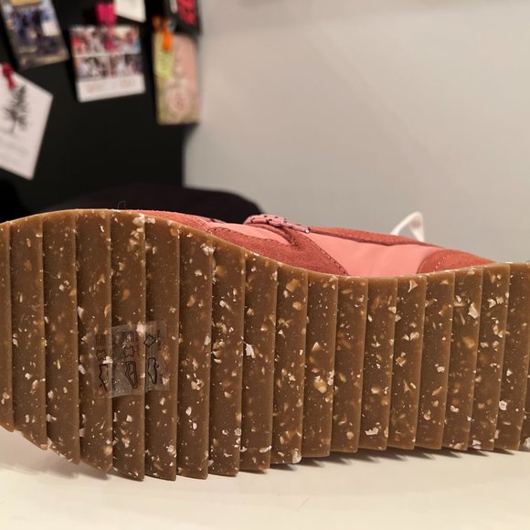 - NWT rag & bone Pink Retro Hiker Sneaker - used - Picture 4 of 9